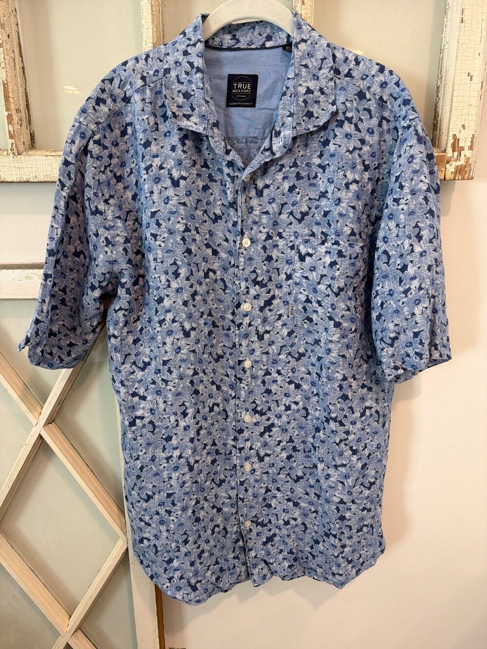 True Measure mens size XL blue floral shirt